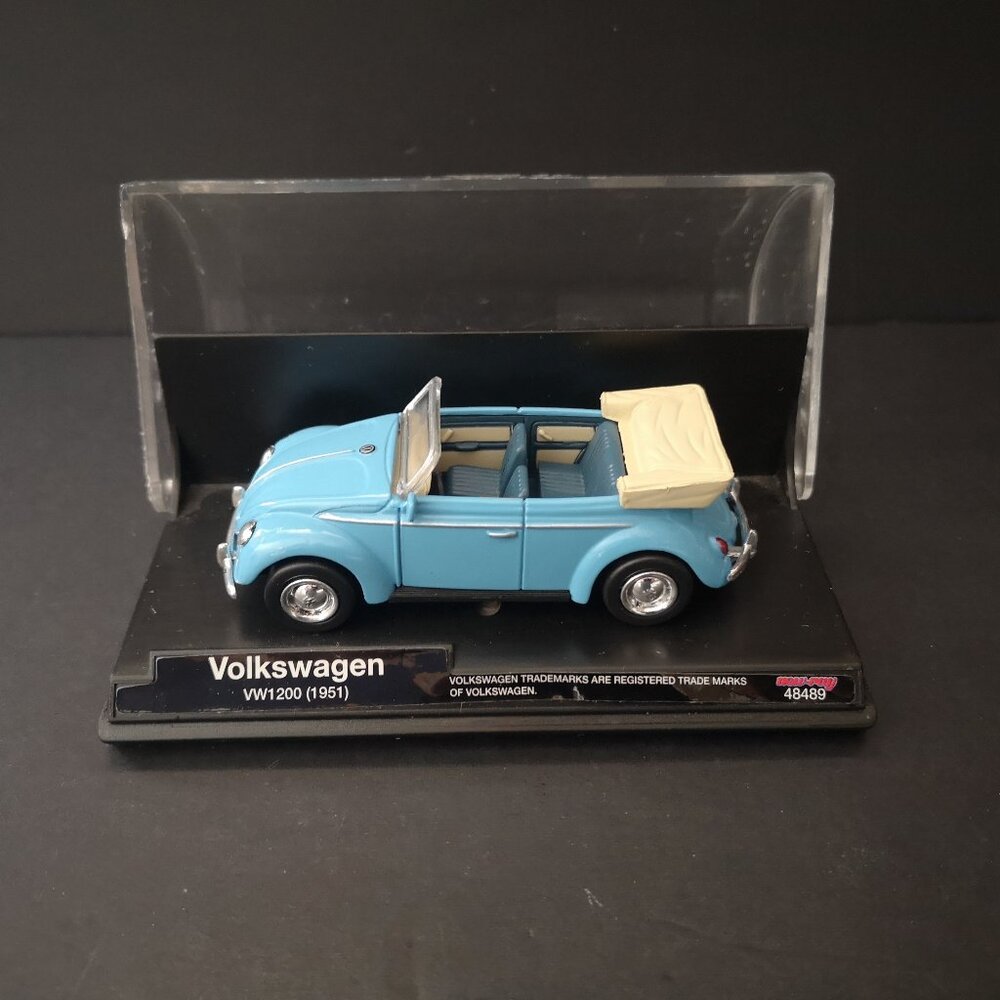 New-Ray Volkswagen Die Cast Model of a 1951 Beetle Cabriolet 1:43 Scale Blue
